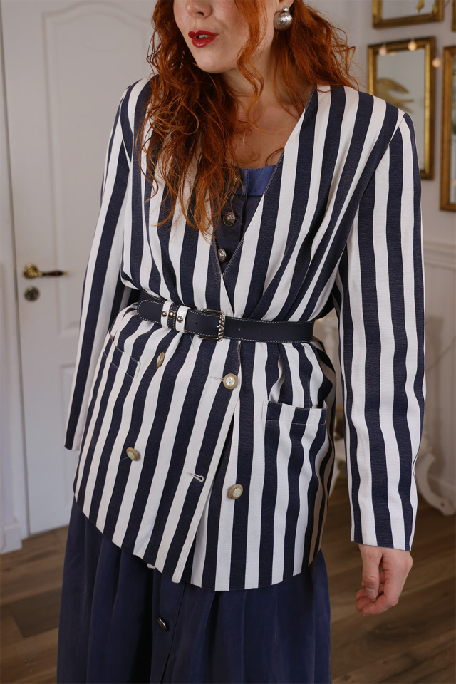White &amp; Dark Blue Striped Vintage Blazer | M/L