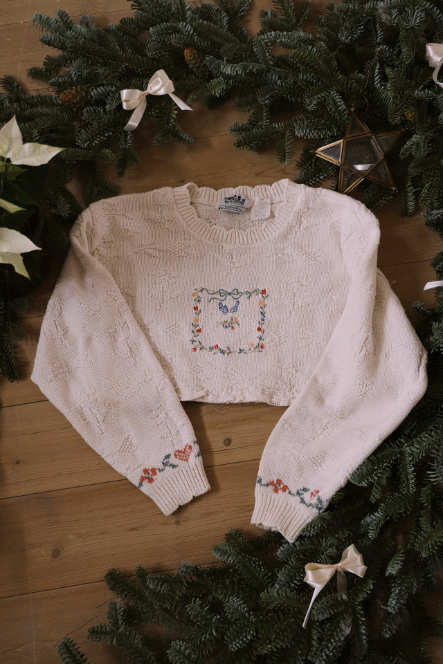 Cropped White Vintage Embroidered Sweater | S