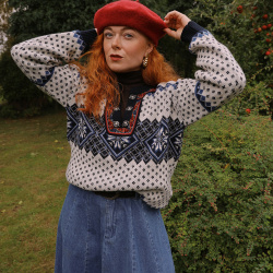 White Blue Pattern Nordic Sweater | M/L