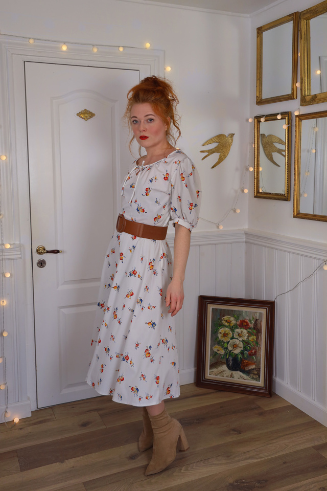 Adroable White Floral Vintage Dress | M