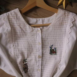 White Frill Embroidered Vintage Top | S/M