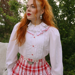 White Frills Red Elements Vintage Blouse | S/M