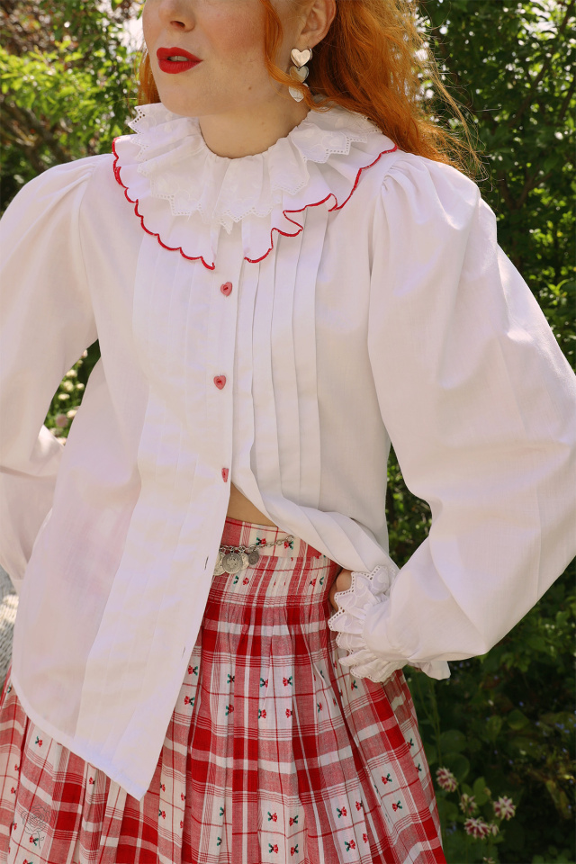 White Frills Red Elements Vintage Blouse | S/M