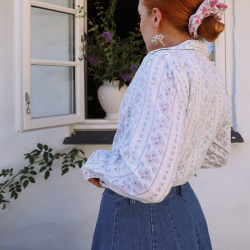 Delicate White Floral Vintage Blouse | S/M