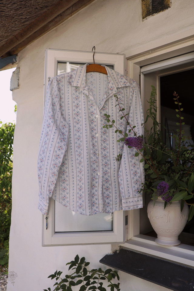 Delicate White Floral Vintage Blouse | S/M