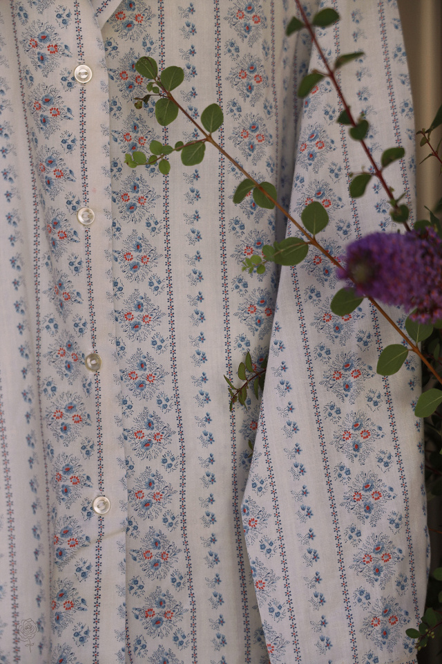 Delicate White Floral Vintage Blouse | S/M