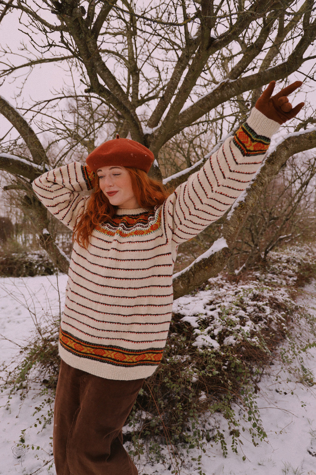 White Patterned Handknitted Vintage Sweater | M/L