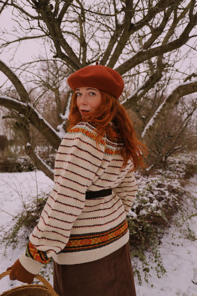White Patterned Handknitted Vintage Sweater | M/L
