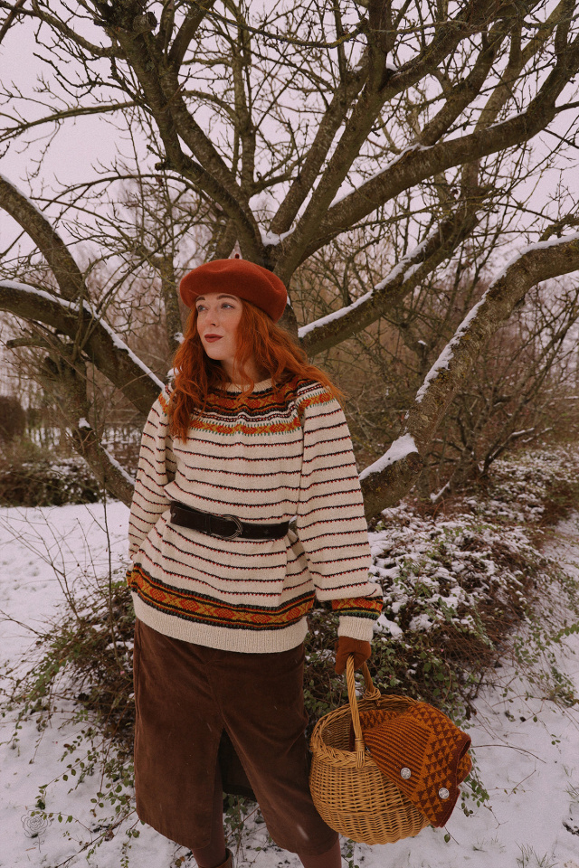 White Patterned Handknitted Vintage Sweater | M/L