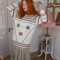 Light Delicate Pattern Vintage Sweater | M