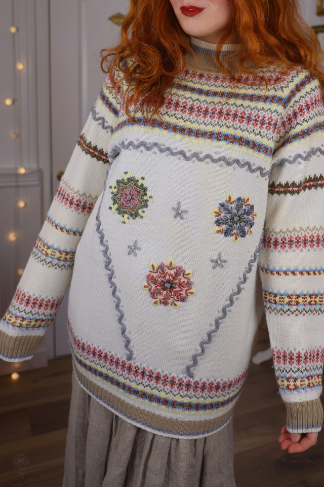 Light Delicate Pattern Vintage Sweater | M