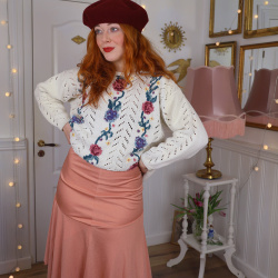 Thick Knitted White Floral Vintage Sweater | M