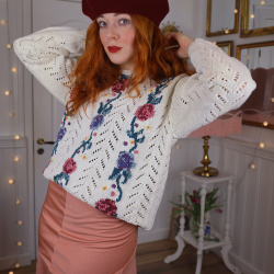 Thick Knitted White Floral Vintage Sweater | M