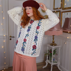 Thick Knitted White Floral Vintage Sweater | M