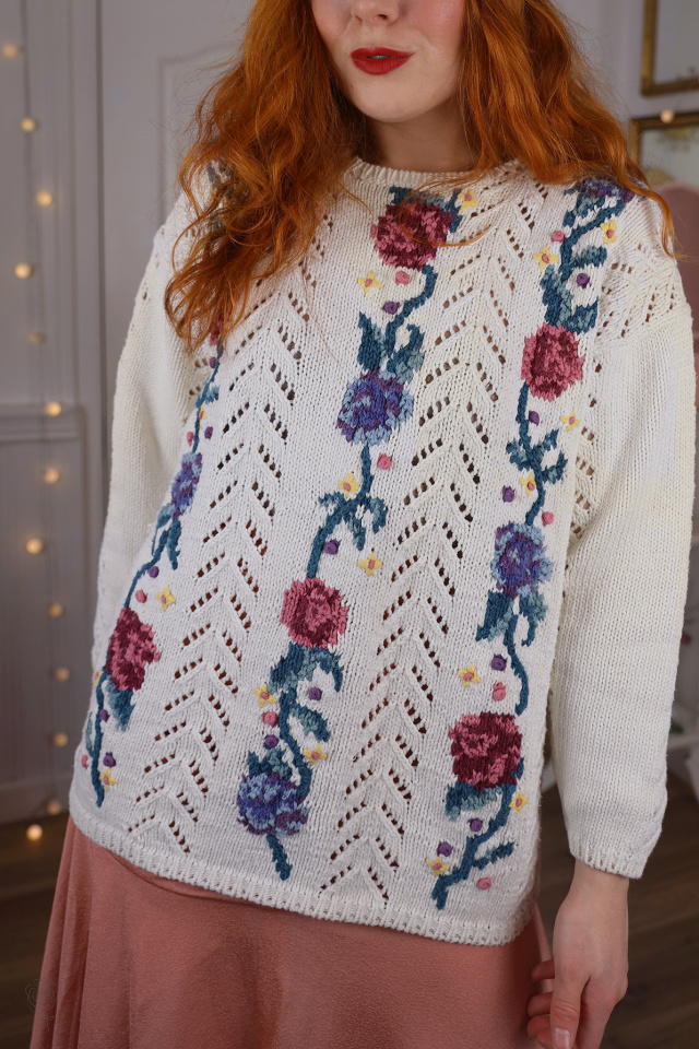 Thick Knitted White Floral Vintage Sweater | M